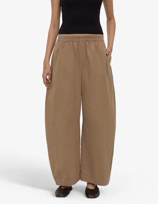 Lola Barrel Pant - Dark Tan
