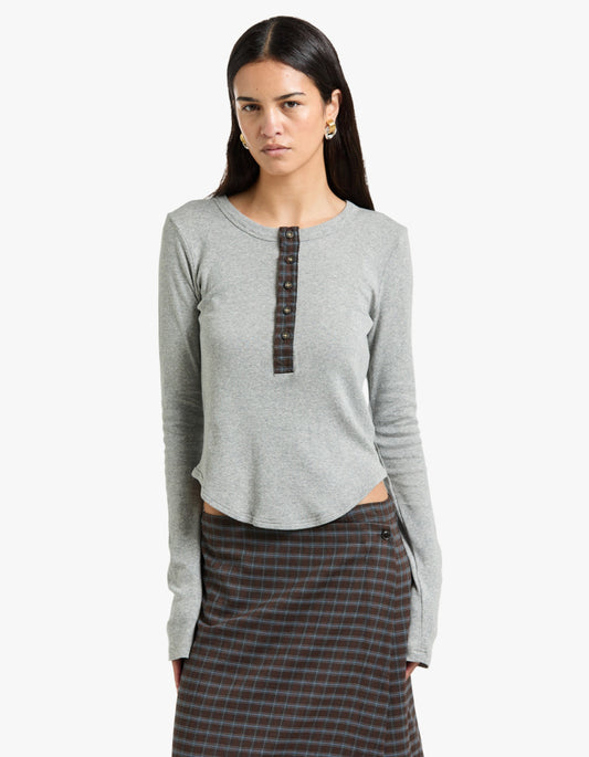 Scoop Hem Placket T-Shirt - Greymarl/Check