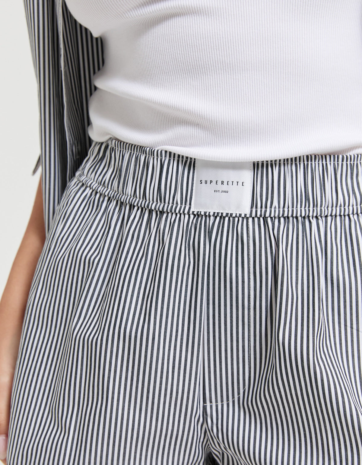 Nomad Short - Black/White