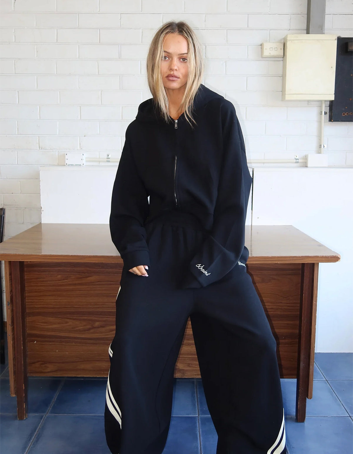 Cropped Hoodie - Black