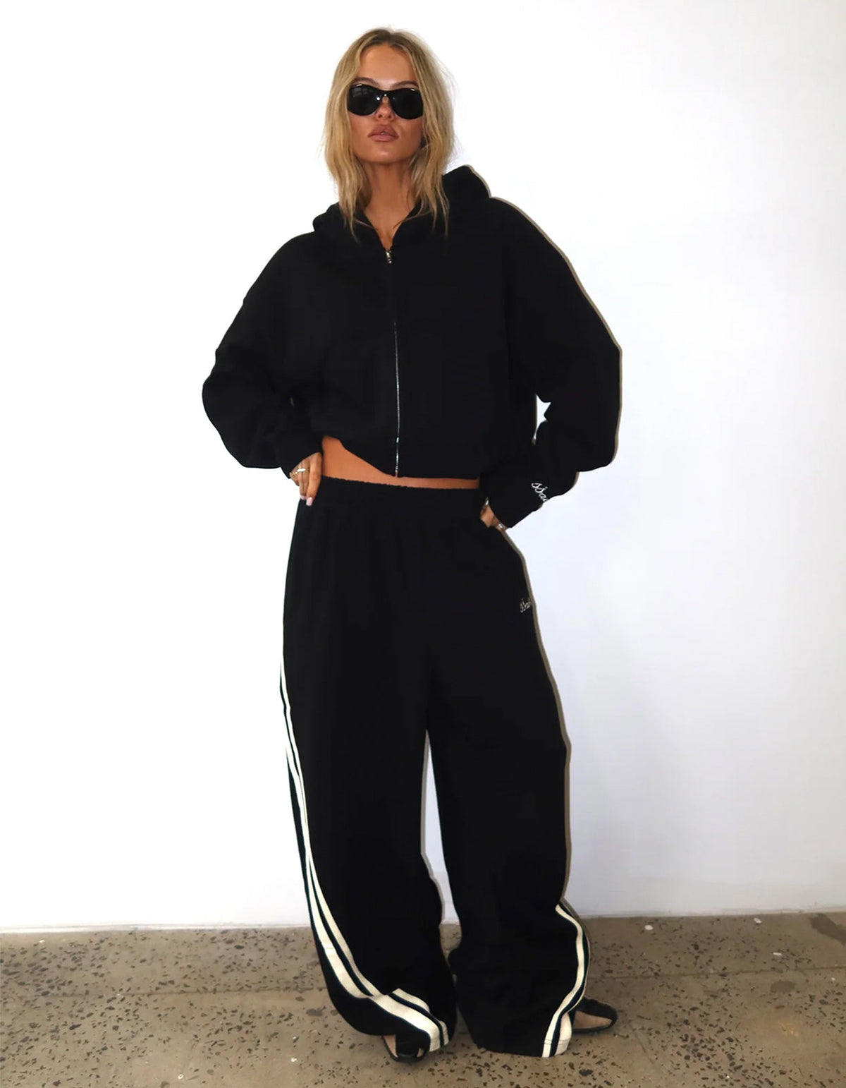 Cropped Hoodie - Black