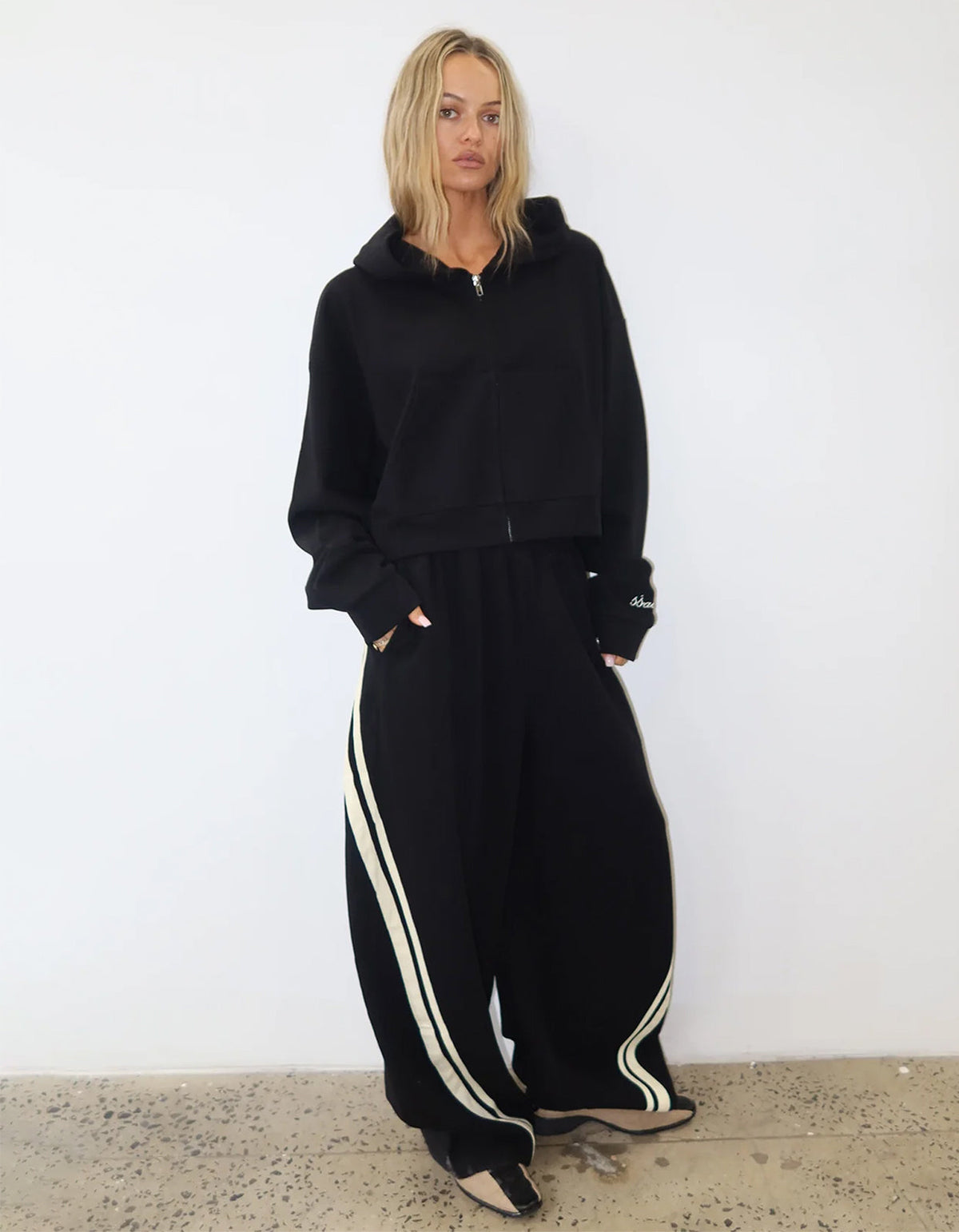 Cropped Hoodie - Black