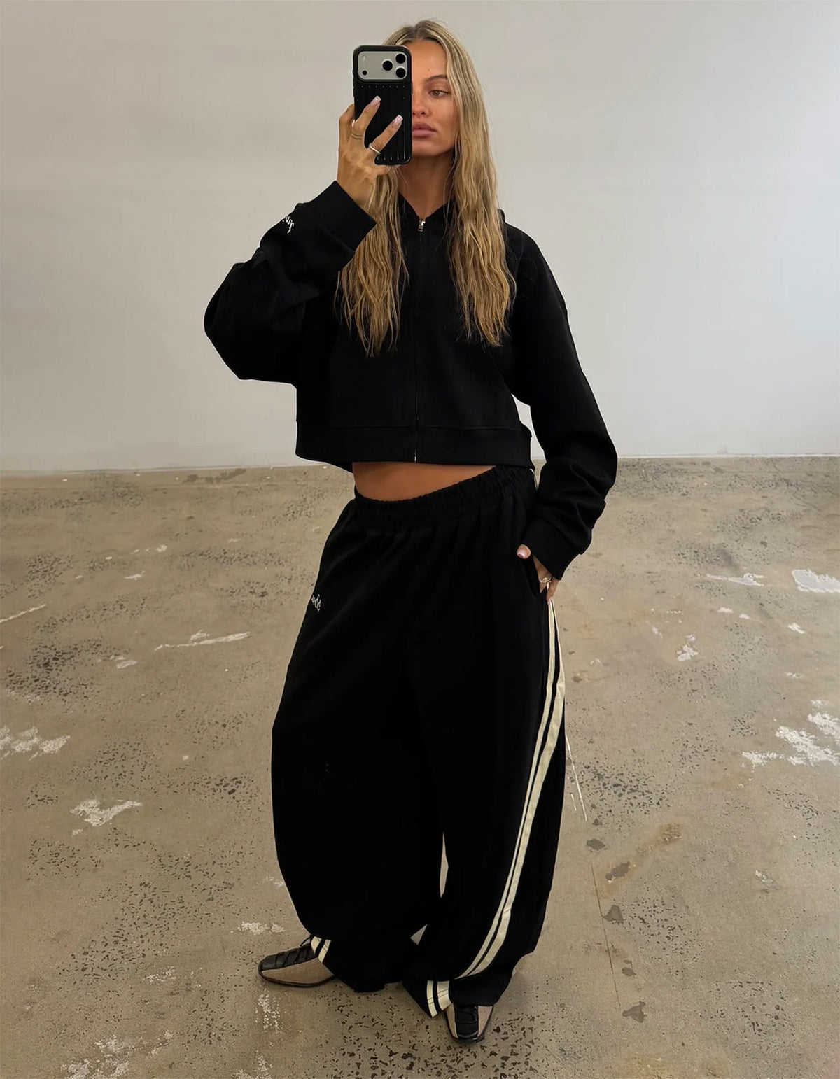 Cropped Hoodie - Black