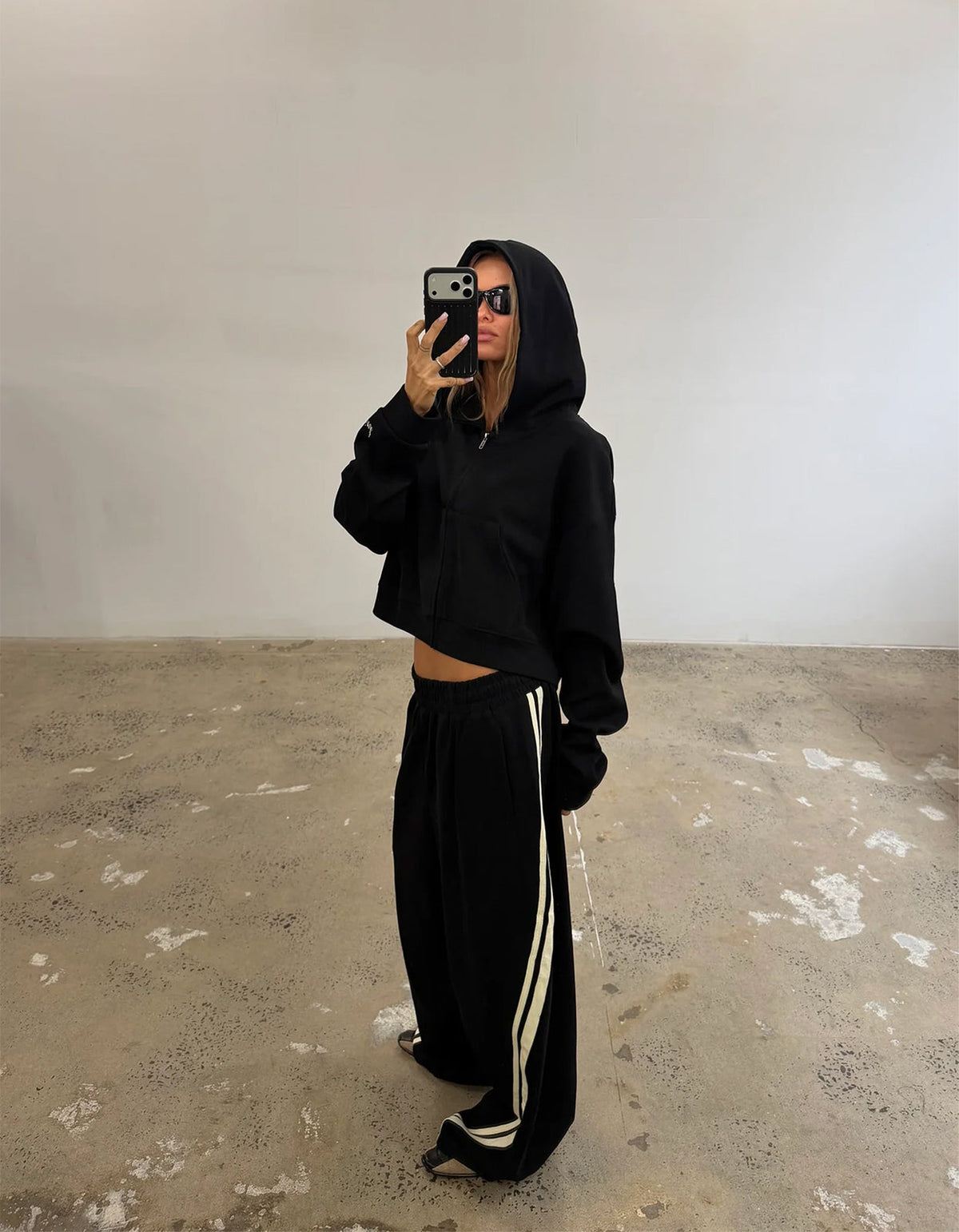 Cropped Hoodie - Black